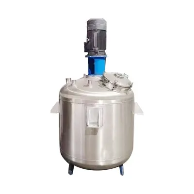 Koja je uloga separatora krutih tvari u sustavu kemijskog reaktora?